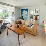 Apartment 2 Bedroom In Ost *